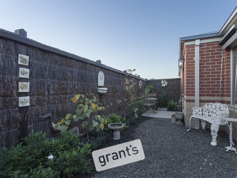 21 Cotswold Crescent, Officer VIC 3809