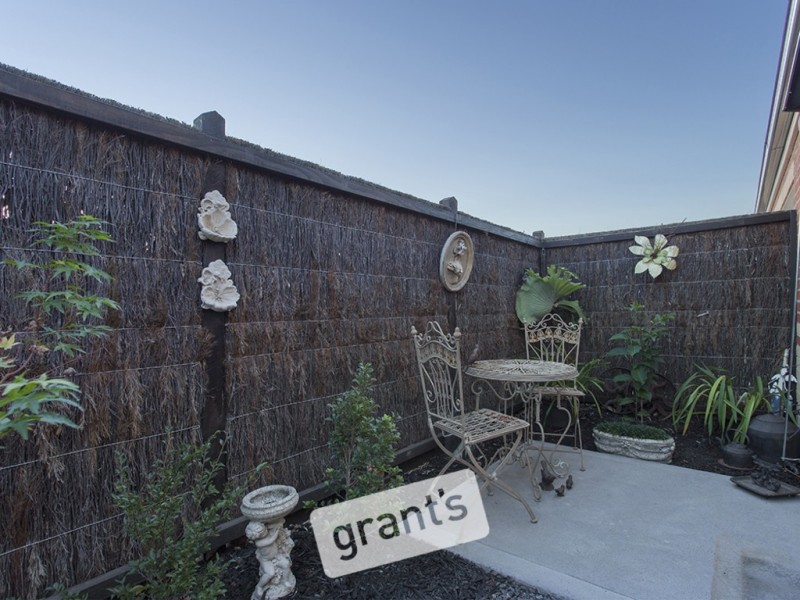 21 Cotswold Crescent, Officer VIC 3809