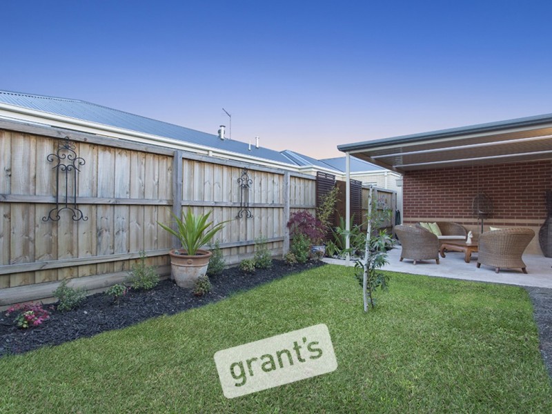 21 Cotswold Crescent, Officer VIC 3809