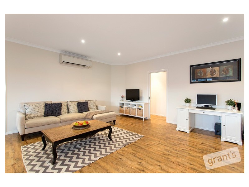 25 Windermere Boulevard, Pakenham VIC 3810