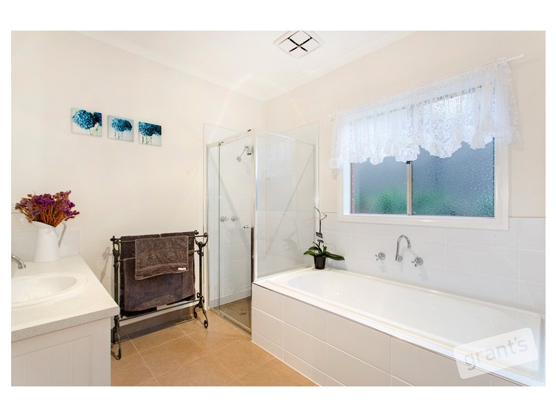 25 Windermere Boulevard, Pakenham VIC 3810