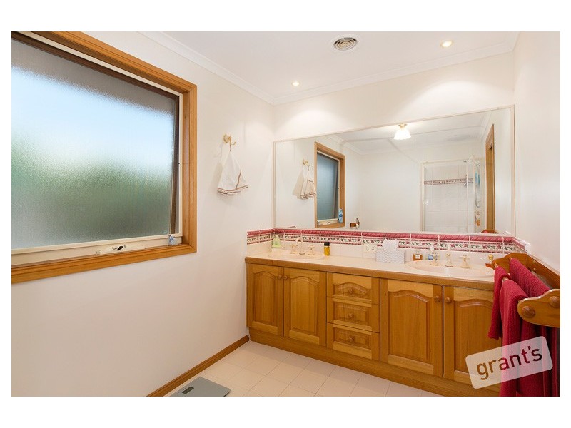 10 Thornley Drive, Berwick VIC 3806