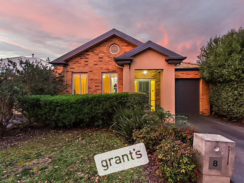 8 Hopkins Pass, Pakenham VIC 3810