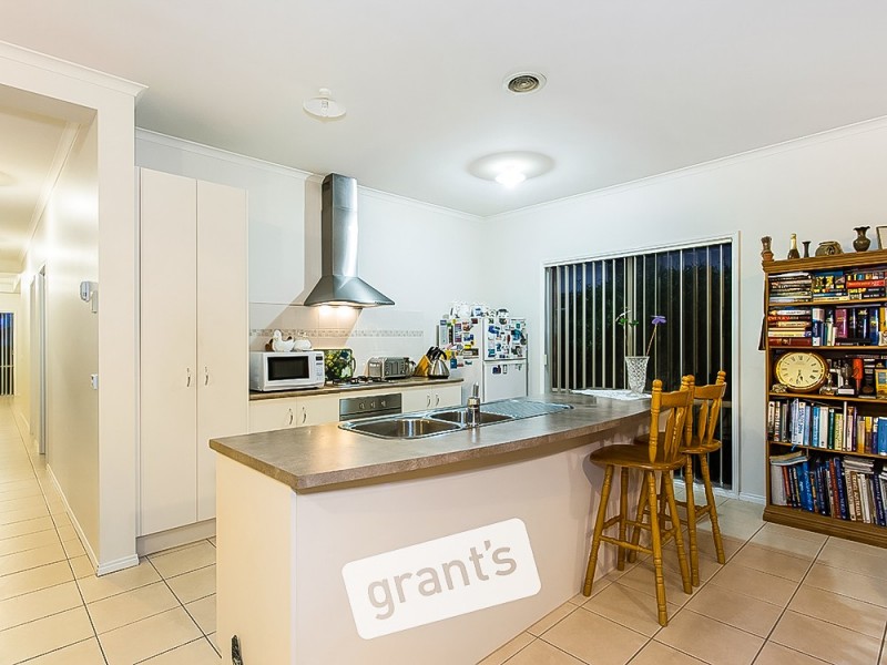 8 Hopkins Pass, Pakenham VIC 3810