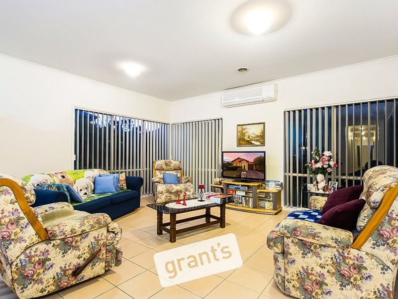 8 Hopkins Pass, Pakenham VIC 3810