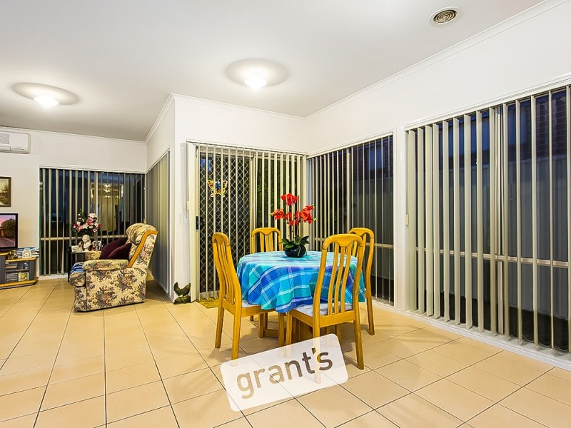 8 Hopkins Pass, Pakenham VIC 3810