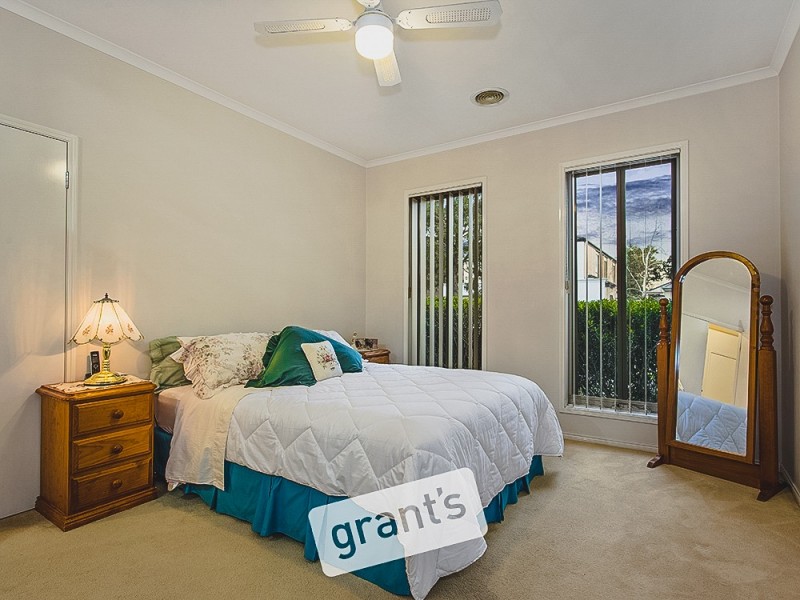 8 Hopkins Pass, Pakenham VIC 3810