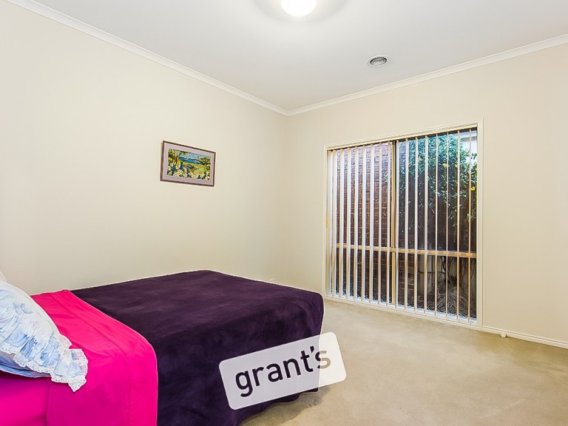 8 Hopkins Pass, Pakenham VIC 3810