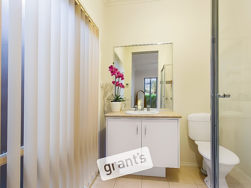 8 Hopkins Pass, Pakenham VIC 3810