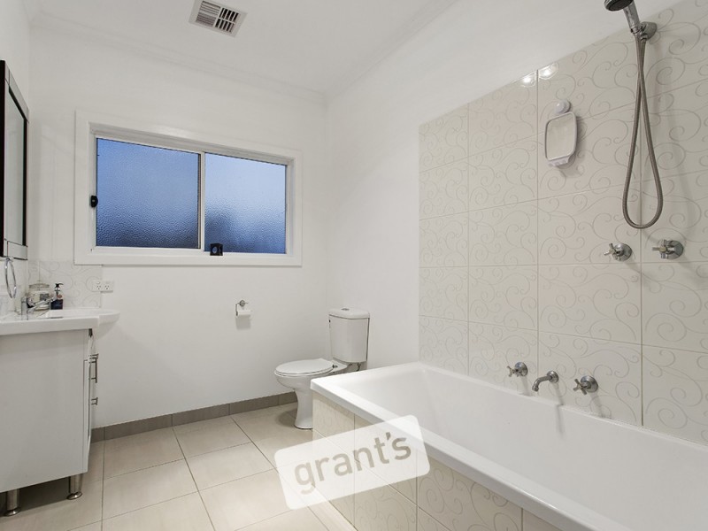 10 Sybella Avenue, Koo Wee Rup VIC 3981