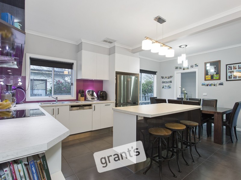 10 Sybella Avenue, Koo Wee Rup VIC 3981