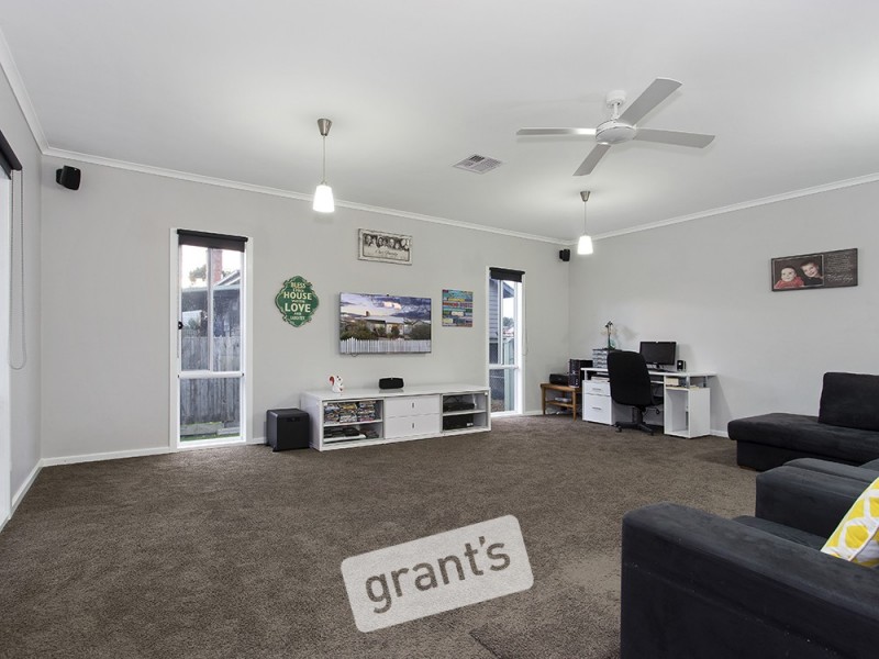 10 Sybella Avenue, Koo Wee Rup VIC 3981