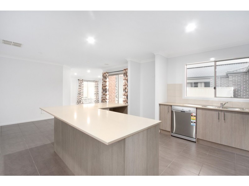 44 Salvia Avenue, Pakenham VIC 3810