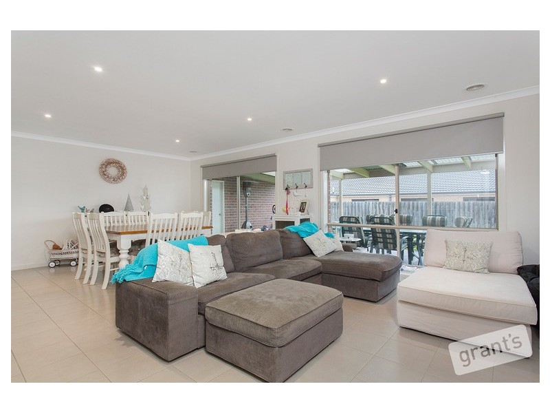 32 Summerhill Boulevard, Drouin VIC 3818