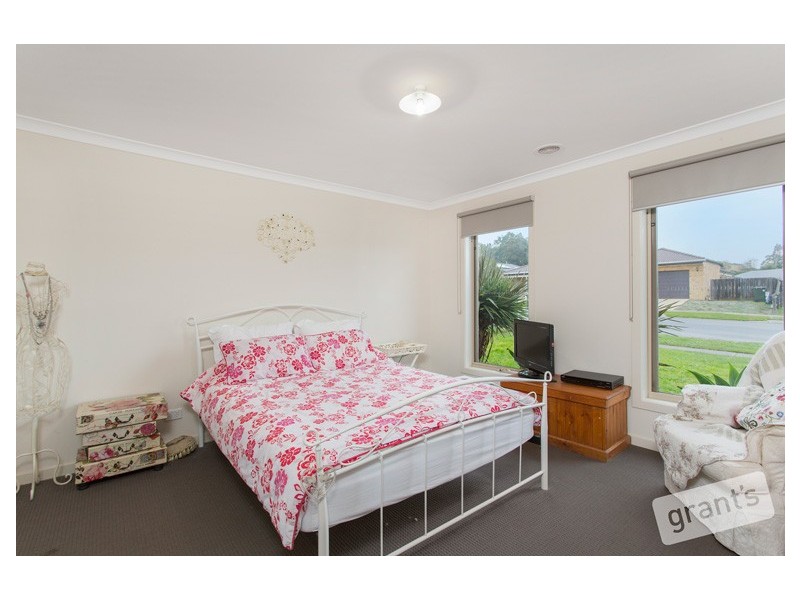 32 Summerhill Boulevard, Drouin VIC 3818