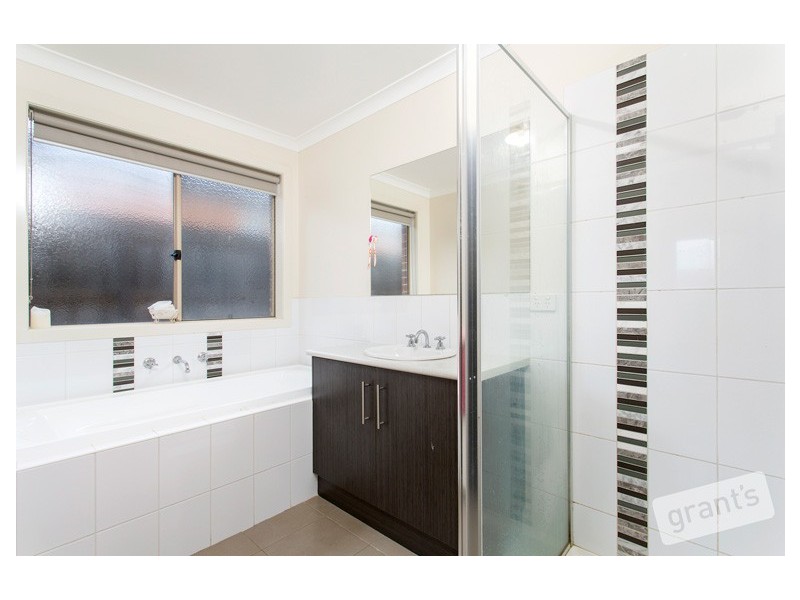 32 Summerhill Boulevard, Drouin VIC 3818