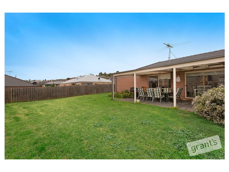 32 Summerhill Boulevard, Drouin VIC 3818