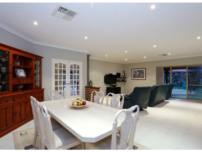 13 Trinity Way, Banjup WA 6164