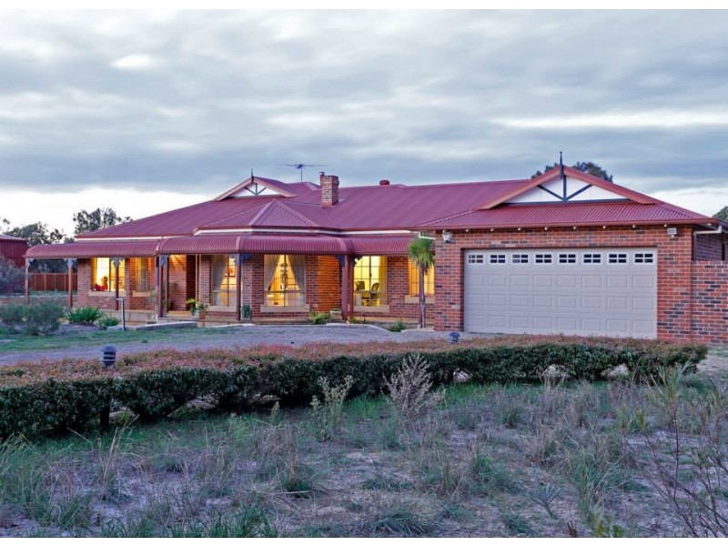 13 Trinity Way, Banjup WA 6164