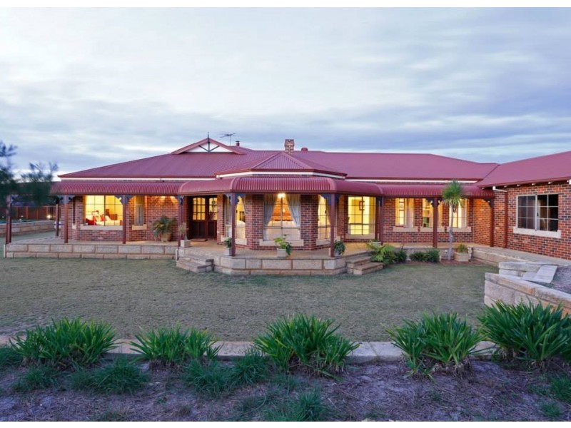 13 Trinity Way, Banjup WA 6164