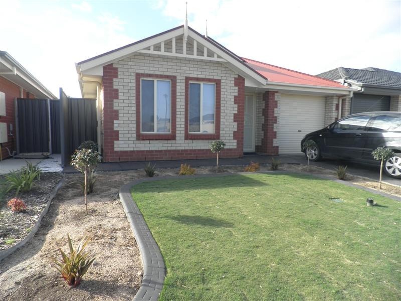 5 Vitorio Rd, Munno Para West SA 5115