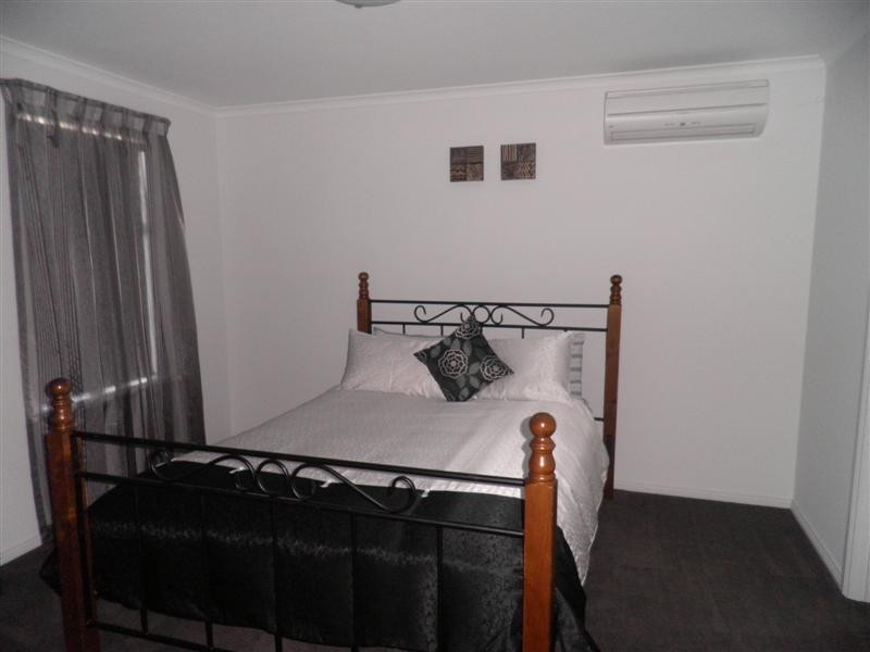 5 Vitorio Rd, Munno Para West SA 5115