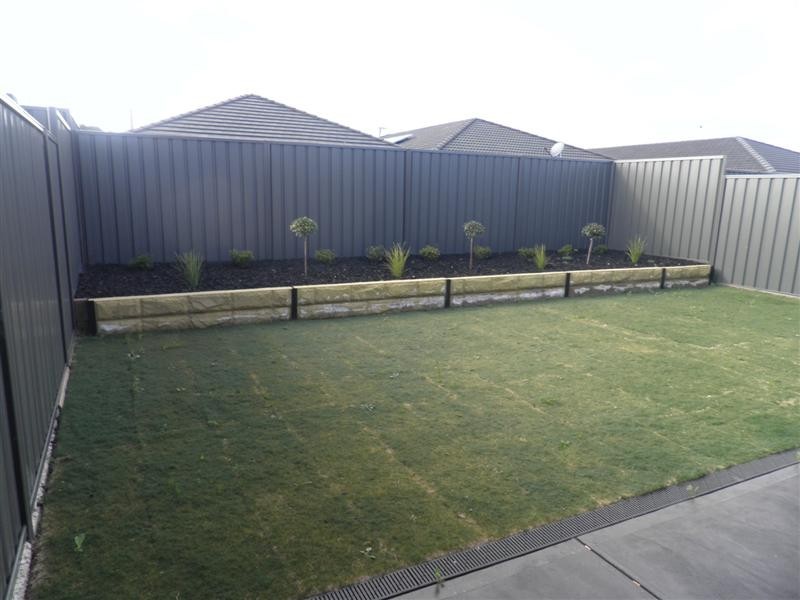 5 Vitorio Rd, Munno Para West SA 5115