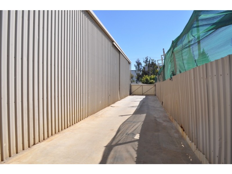 2,13 Pentland Rd, Salisbury South SA 5106