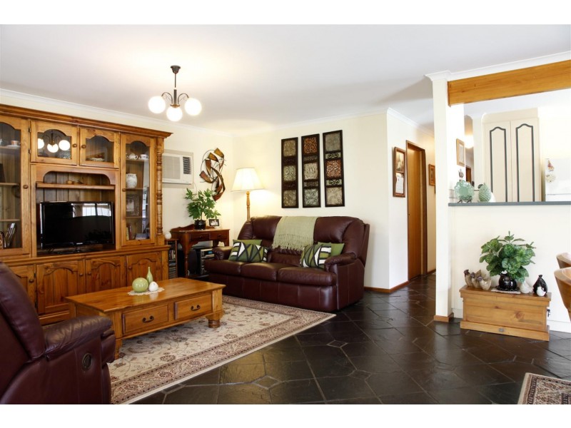 2 Holmeswood Ct, Para Hills West SA 5096