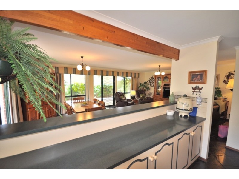 2 Holmeswood Ct, Para Hills West SA 5096