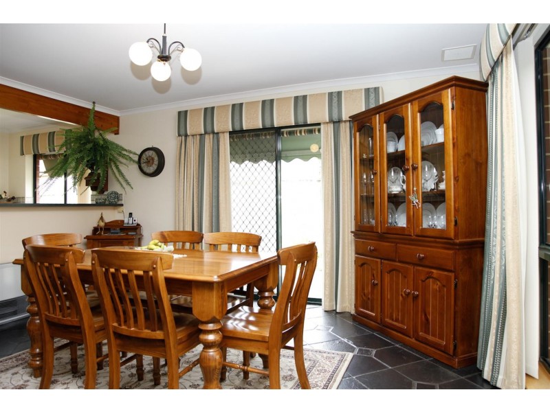 2 Holmeswood Ct, Para Hills West SA 5096