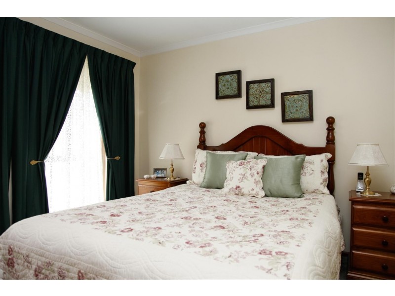 2 Holmeswood Ct, Para Hills West SA 5096