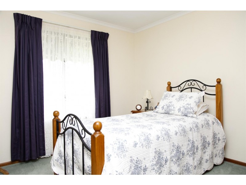 2 Holmeswood Ct, Para Hills West SA 5096