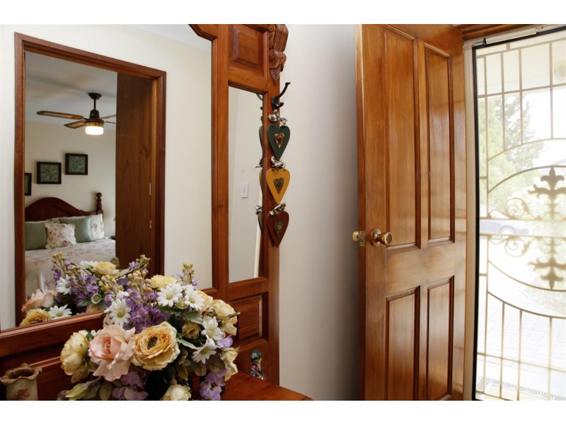 2 Holmeswood Ct, Para Hills West SA 5096