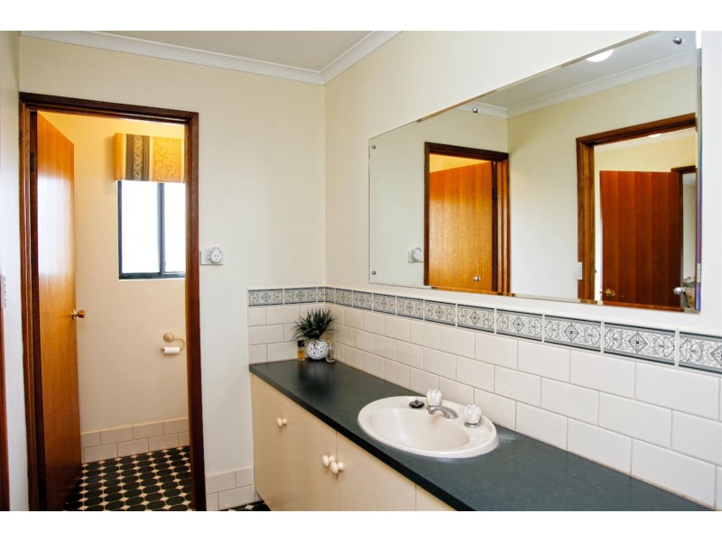 2 Holmeswood Ct, Para Hills West SA 5096