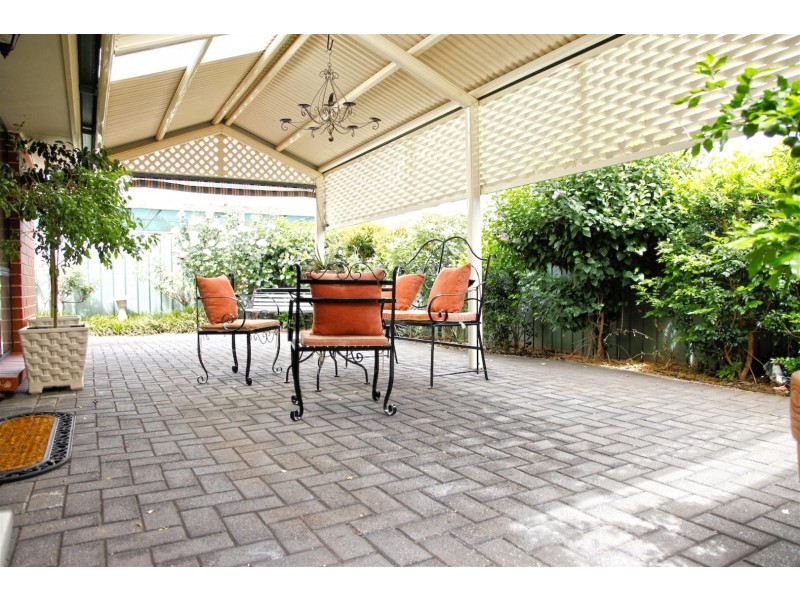 2 Holmeswood Ct, Para Hills West SA 5096