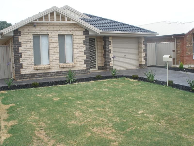 8 Julian Crt, Paralowie SA 5108