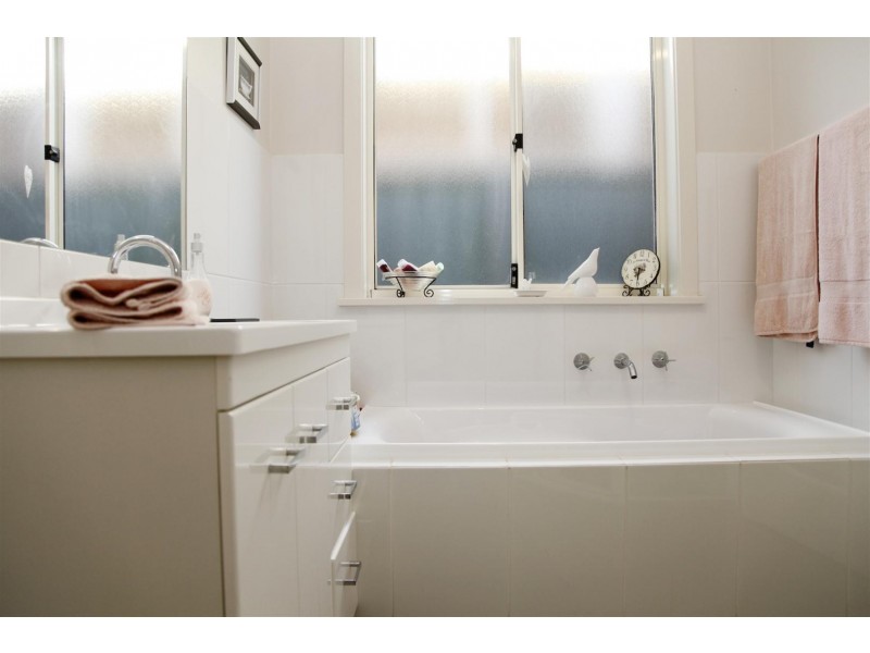 9 EVERGLADE STREET, Mawson Lakes SA 5095