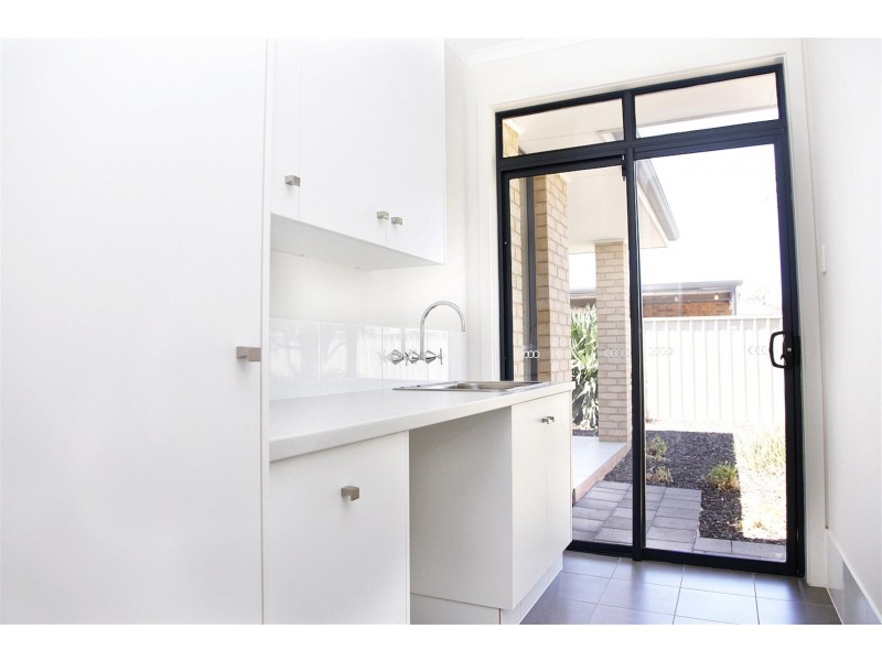 174 Shepherdson Rd, Parafield Gardens SA 5107