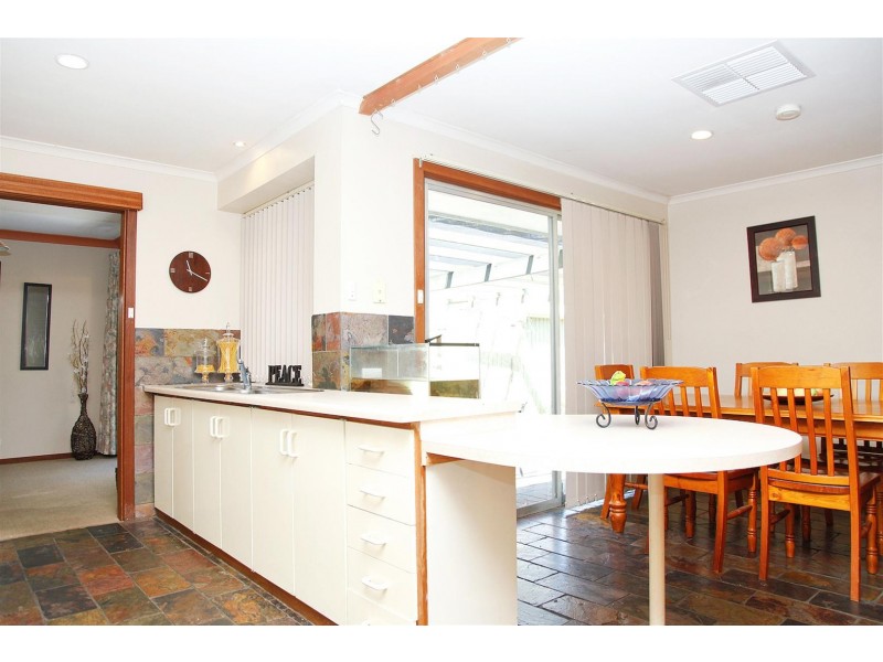 18 Roebling St, Modbury Heights SA 5092