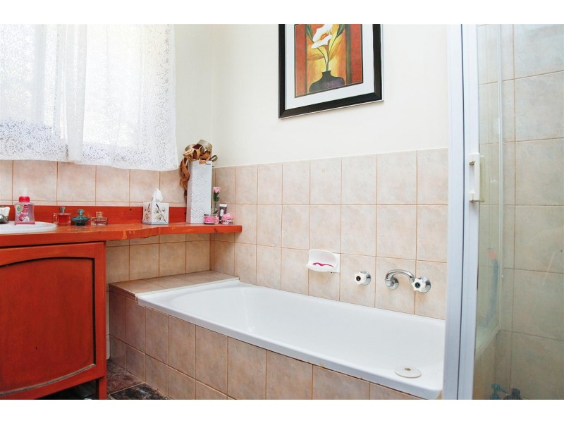 18 Roebling St, Modbury Heights SA 5092