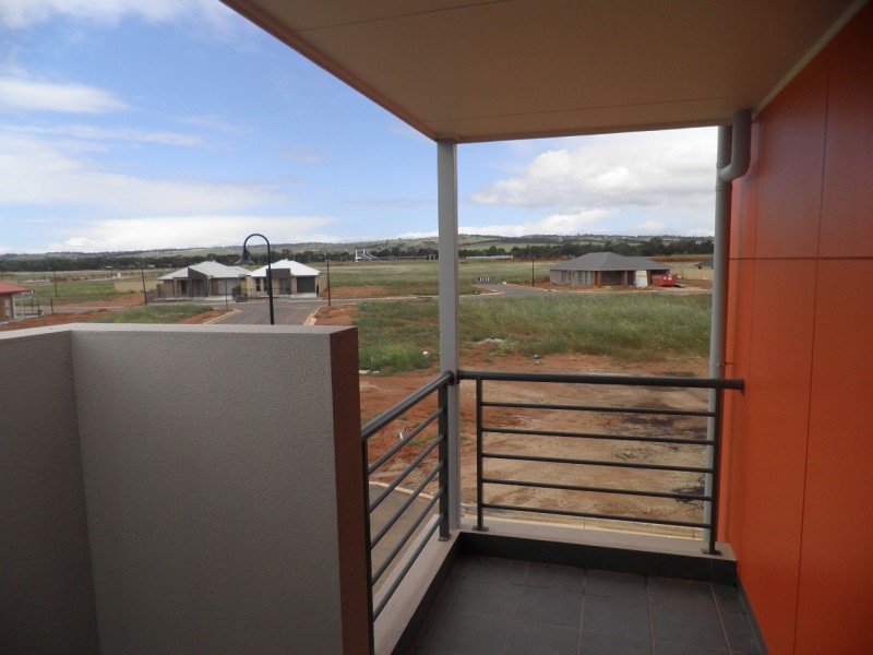 2/2 Monarch Way, Munno Para SA 5115