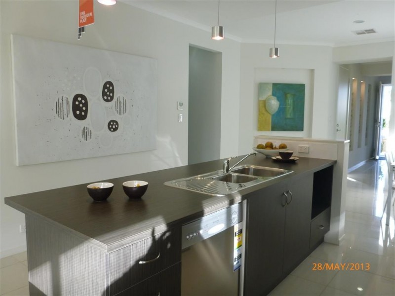 8 East Parkway, Andrews Farm SA 5114