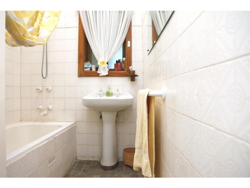 12 MARLEYCOMBE RD, Elizabeth Vale SA 5112