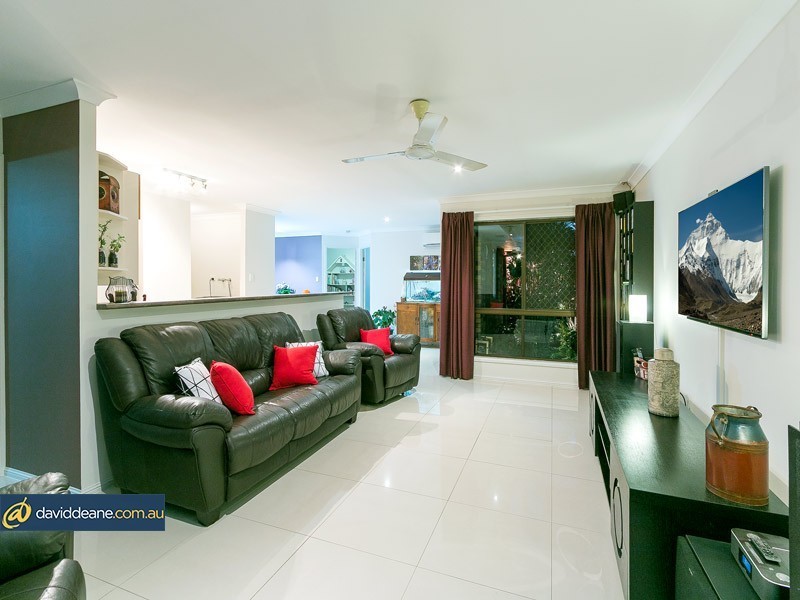 16 Blue Mountain Crescent, Warner QLD 4500