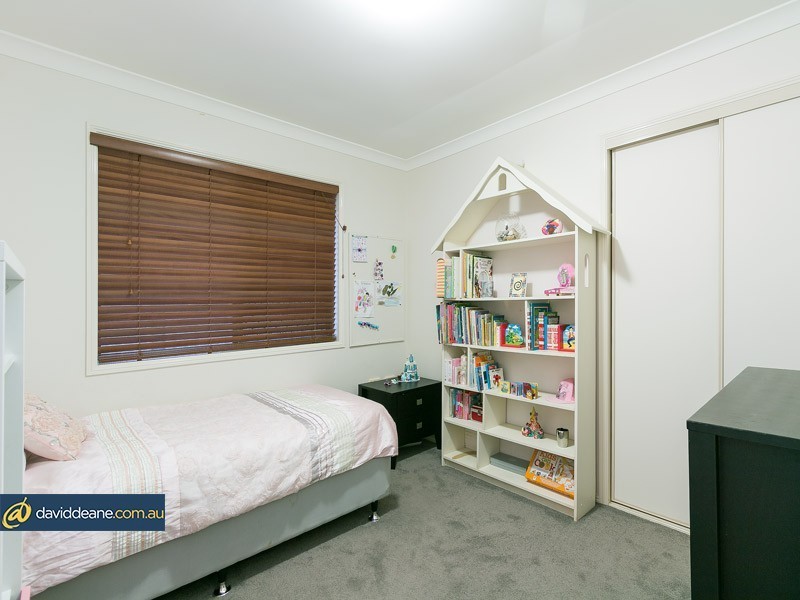 16 Blue Mountain Crescent, Warner QLD 4500