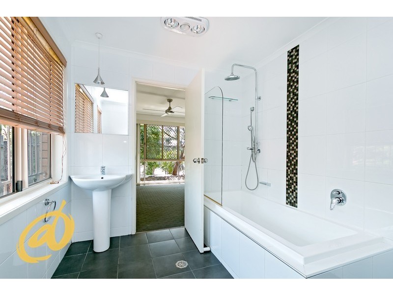 102 Rue Montaigne, Petrie QLD 4502