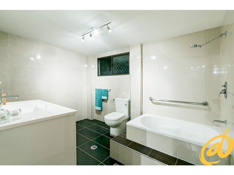 28 Old Northern Road, Albany Creek QLD 4035