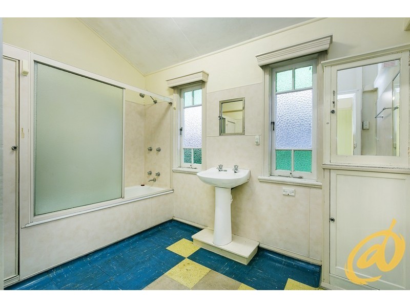 19 Park Road, Wooloowin QLD 4030