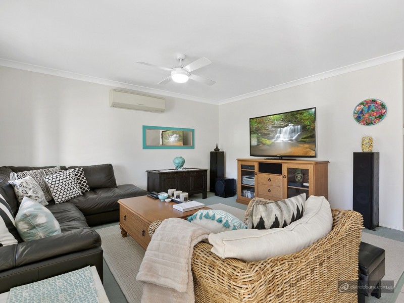 8 Valmadre Court, Petrie QLD 4502